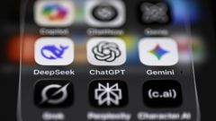 Un telfono mvil con varias aplicaciones en su pantalla