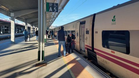 El transbordo en Ourense, del tren al bus, se hace en la intermodal.