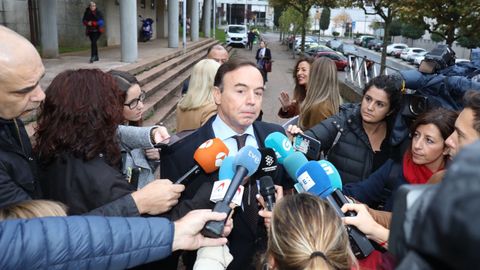 El abogado de la familia Quer a la entrada  de la seccin sexta de la Audiencia Provincial de A Corua, con sede en Santiago