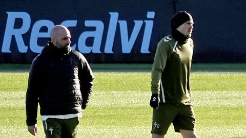 Claudio Gir�ldez y Carl Starfetlt, en un entrenamiento del Celta.