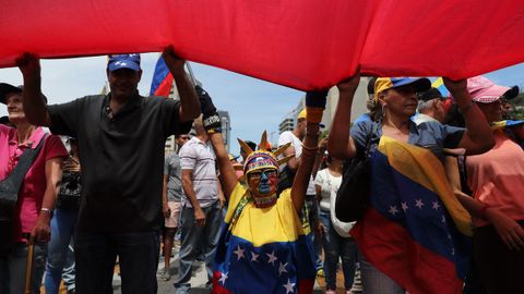 Cientos de manifestantes se han ido sumando a las manifestaciones convocadas en Caracas y en otros puntos del pa�s