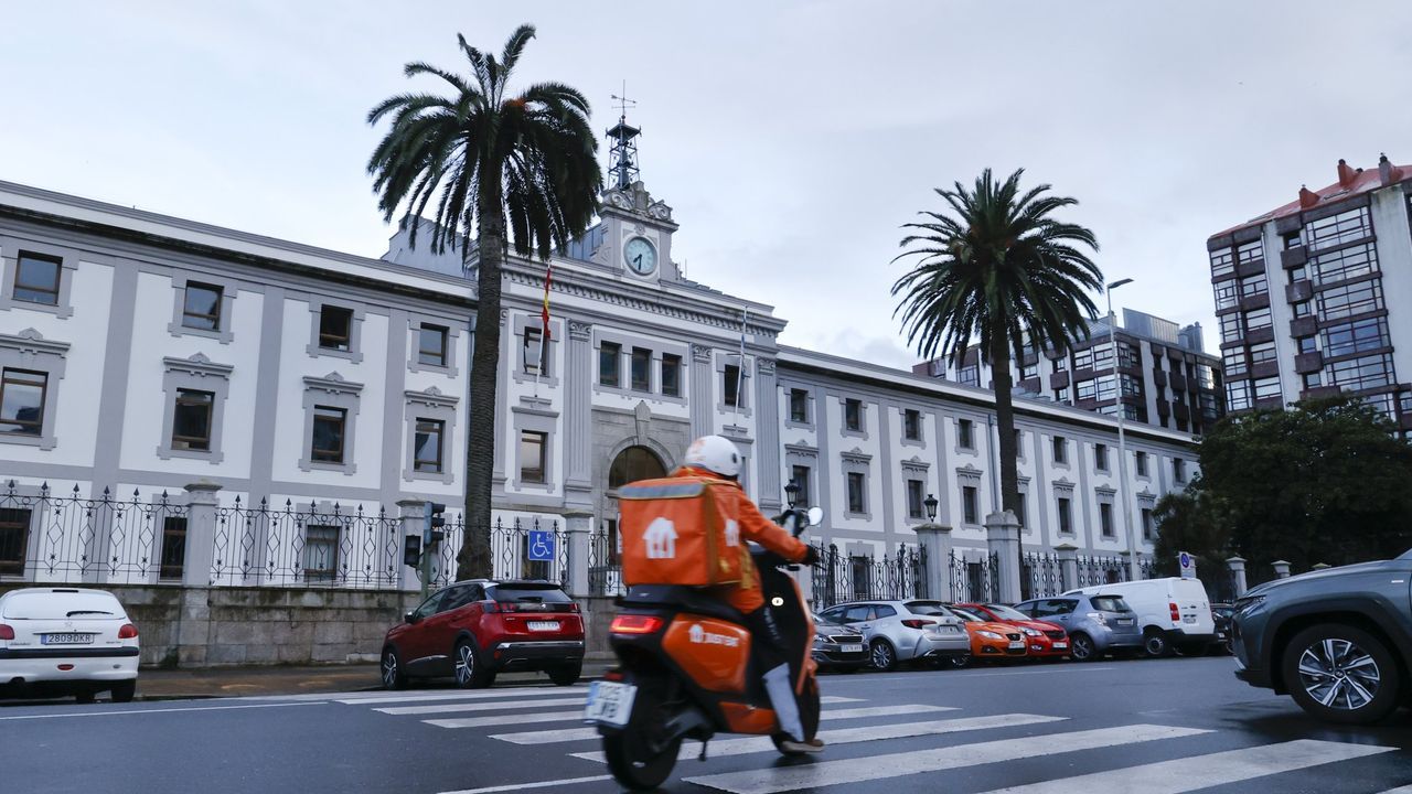 La Audiencia Provincial de A Coruña absuelve a una acusada de tráfico de drogas al no probarse la venta a terceros
