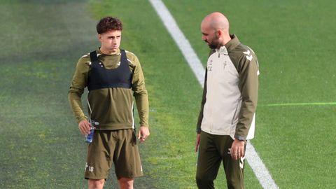 Pablo Durn y Claudio Girldez, durante el entrenamiento del Celta de este sbado.
