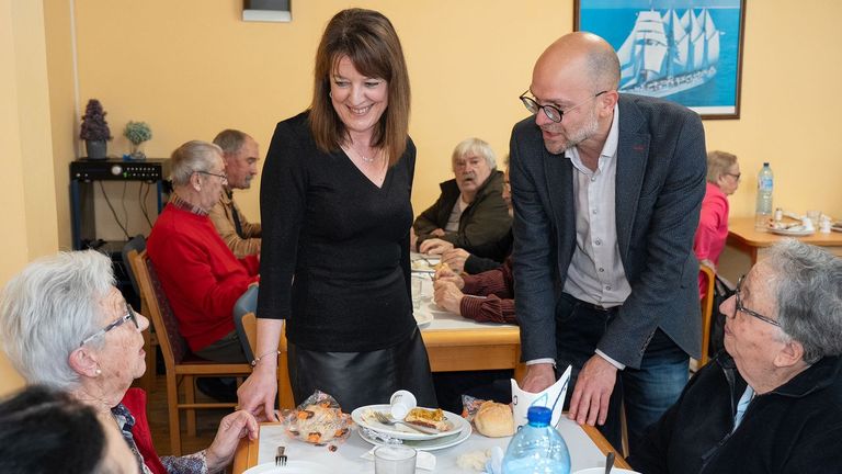 Visita institucional a la residencia de mayores de Burela