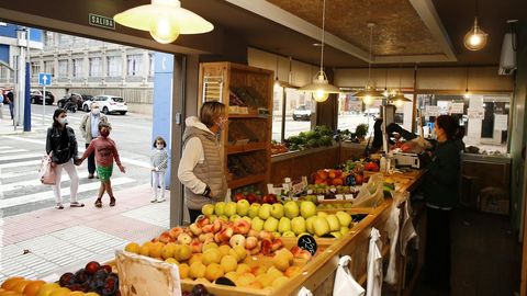 Una fruter�a de Burela, este lunes