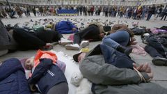 Concentraci�n en Mar�a Pita contra la guerra de Ucrania, escenificaci�n ataque estaci�n de tren Kramatorsk