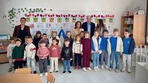 El director xeral de Centros e Recursos Humanos, Jes�s �lvarez, visit� la escuela de San Paio del Colexio Rural Agrupado Amencer, en Ribadavia