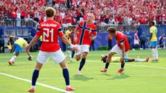 Haaland festeja su primer gol a Brasil y el s�ptimo del torneo.