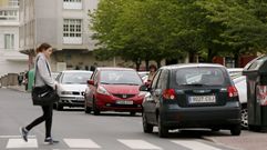 Imagen de veh�culos mal estacionados en el barrio de Esteiro