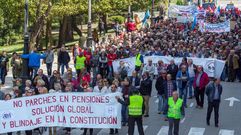Concentración organizada por las federaciones de pensionistas y jubilados de CCOO y UGT de Asturias, hoy en las principales calles de Oviedo, dentro de la convocatoria realizada en todo el país por la Coordinadora Estatal por la Defensa del Sistema Público de Pensiones