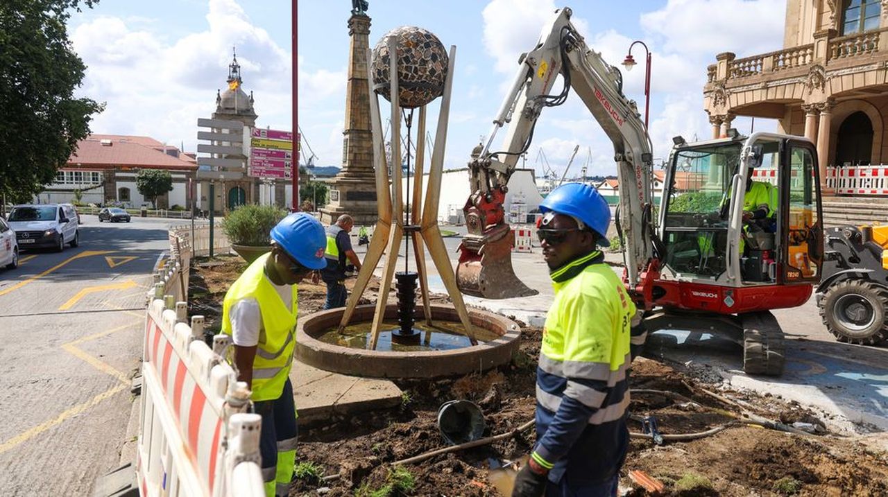 Retirada por las obras la fuente de la plaza de Galicia de Ferrol, que cambiará de emplazamiento