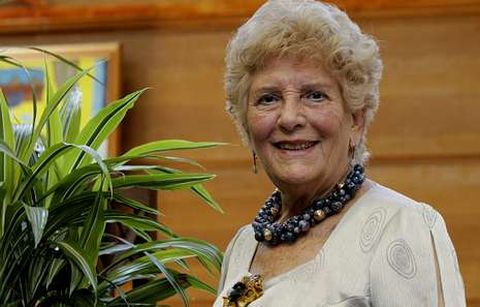 Ma�ana la acad�mica Luz Pozo presentar� �Sol de Medianoche� en Ribadeo. 
