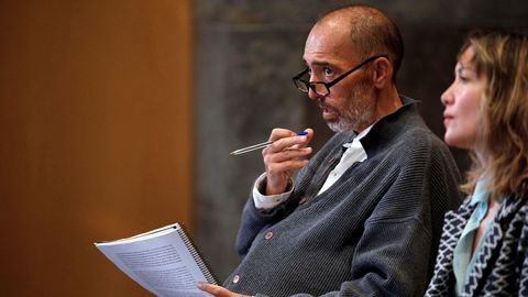 La Seccin Tercera de la Audiencia Provincial acoge hoy la lectura de los informes relativos al juicio por el caso Niemeyer, en torno a las presuntas irregularidades contables en la etapa de Natalio Grueso (i) como director general del complejo cultural avilesino.