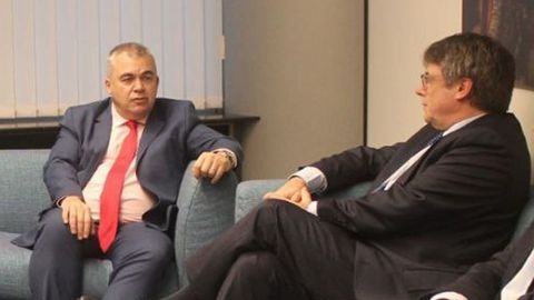 Imagen de la reuni�n mantenida para negociar la investidura de Pedro S�nchez en octubre del a�o 2023 entre Santos Cerd�n, cuando a�n era secretario de organizaci�n del PSOE, y Carles Puigdemont.