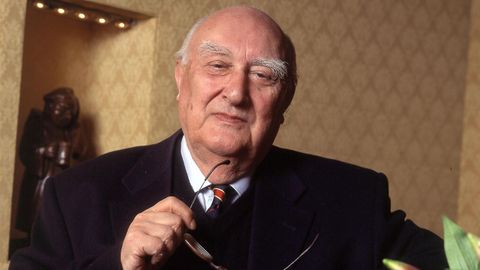Andrea Camilleri (1925-2019), retratado en 1999.