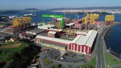 Vista de las estructuras almacenadas en Navantia Fene para el parque franc�s de Saint Brieuc.