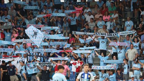 Aficionados del Celta, en la grada visitante del Toral�n para el duelo entre el Fortuna y la Ponferradina.