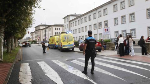 Zona de Ram�n Ferreiro donde se produjo el atropello y con las ambulancias