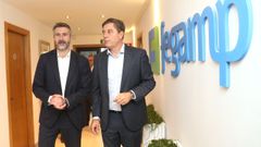Alberto Varela, presidente de la Fegamp, y Jos� Ram�n G�mez Besteito, delegado del Gobierno en Galicia.