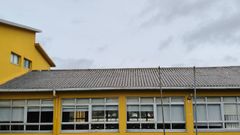 Tejado del comedor del CEIP Labarta Pose de Baio, en el que, seg�n el Concello, hay uralitas con amianto