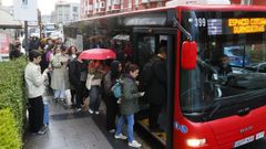La parada del bus frenta a la estaci�n provisional de trenes est� anexa a la de los taxis, originando problemas de movilidad de tr�fico en la Avenida do Ferrocarril
