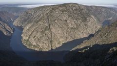 Vista desde el Mirador de Cabezo�, en Parada de Sil, a uno de los meandros del Ca��n del Sil