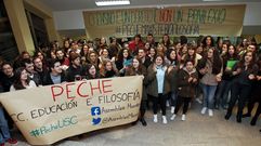 El profesorado se sum� ayer a las protestas emprendidas por los alumnos de Maxisterio