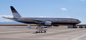 El avi�n �Auria�, un Boeing 777 que ha adquirido la empresa Privilege, ser� bautizado esta tarde. 