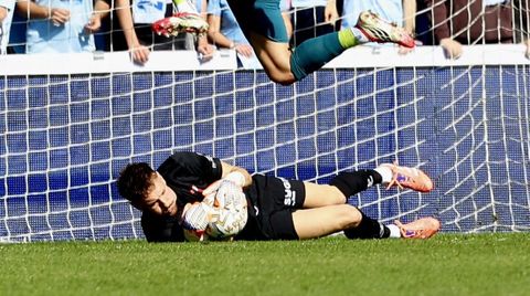 Un salto en un centro lateral fue el detonante de la lesi�n de Ionut Andrei Radu en el fat�dico partido ante el Alav�s.