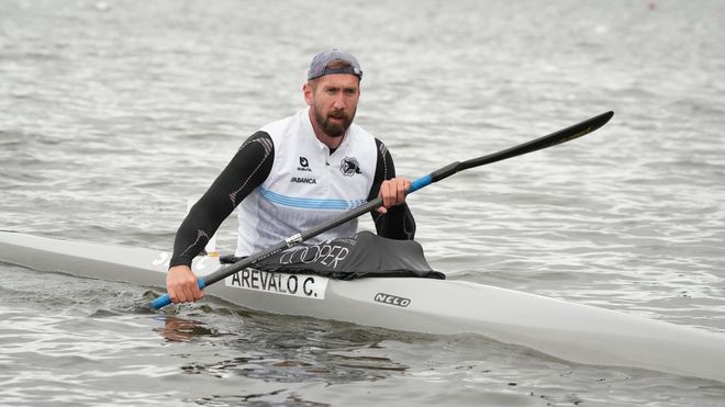 Carlos Ar�valo, en la l�mina de agua del embalse asturiano de Trasona, durante el selectivo nacional.