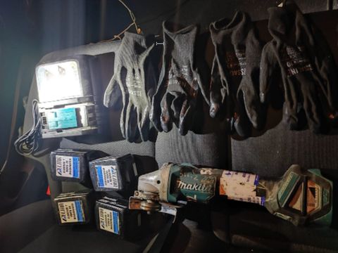 Material incautado por los agentes de la Guardia Civil en el interior de la furgoneta