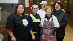 Las cinco placeras del mercado Ram�n Cabanillas de Os Mallos (Rosa, Mar�a, Mariana, Yolanda y Alicia), forman una peque�a familia