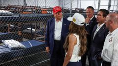 Trump, DeSantis y la secretaria de Seguridad Nacional, Kristi Noem, en el centro de detencin Alcatraz Caimn, en Florida
