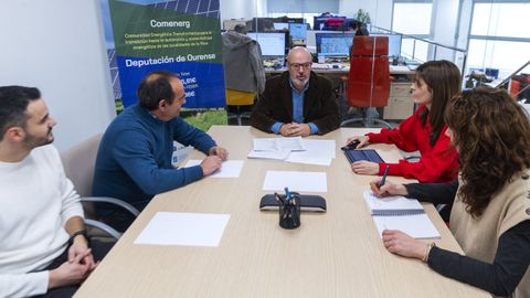 El diputado Jos Mara Lago, en su visita a la oficina.