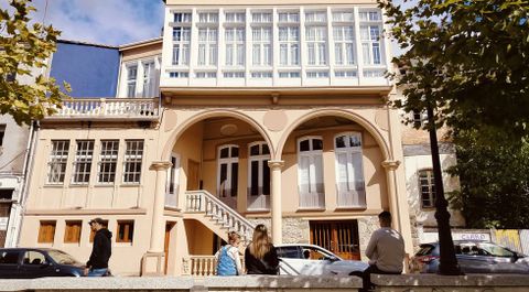 As� se ve en estos momentos la fachada que da al r�o, despu�s del final de la rehabilitaci�n del edificio y de su reapertura como negocio tur�stico