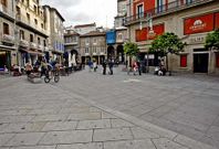 <span lang= es-es >Viernes, 18.45 horas, 16 grados</span>. Imagen que ofrec�a ayer la plaza de Curros Enr�quez a �ltima hora de la tarde, cuando la temperatura cay� casi 10 grados respecto al pasado mi�rcoles.