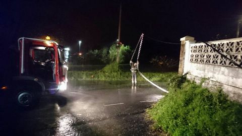 INUNDACIONES EN UNA CASA EN O SEIXO