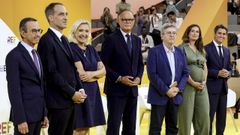 Los candidatos a la presidencia de Francia Bruno Retailleau, Raphael Glucksmann, Marine Le Pen, Edouard Philippe, Jean-Luc Melenchon, Marine Tondelier y Gabriel Attal, antes de iniciar el debate electoral