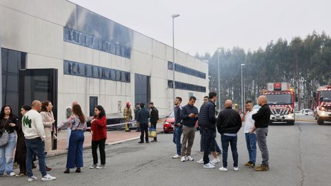 La nave calcinada en el pol�gono de Esp�ritu Santo es la sede y base de operaciones de Trison