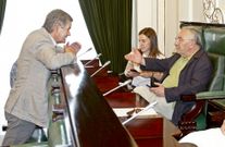 Santos H�ctor (PSOE) y C�sar Mosquera (BNG), en el �ltimo pleno de la Diputaci�n de Pontevedra. 