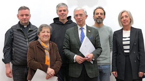 Farjas y Barros, en primer t�rmino, junto a los directivos de Arredonda