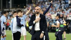 Claudio Gir�ldez, emocionado, tras la clasificaci�n europea del Celta del pasado mes de mayo.