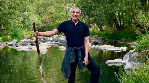 El fotógrafo Manuel Outumuro, en una de sus visitas a Galicia