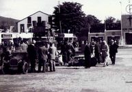 <span lang= es-es >Con mucho recorrido</span>. Las ferias eran todo un espect�culo. A ellas acudi� puntualmente el primer coche de la provincia, colocado sobre un podio de ladrillos, como se puede ver en la foto inferior.