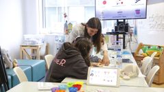 Del proyecto de la Neuroescola del HULA se benefician actualmente diez pacientes, de entre 6 y 18 aos, con epilepsias complejas.