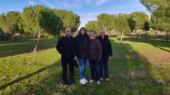 Evaristo, a la derecha, junto a su familia en Pardeconde