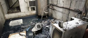 <span lang= es-es >Incendio en el Tambre</span>. Los bomberos de Santiago sofocaron ayer un incendio declarado sobre las diez y media de la ma�ana en la parte trasera de la nave que Gr�ficas Senande ocupa en el pol�gono del Tambre. El fuego, cuyas causas se desconocen de momento, ocasion� da�os materiales. 