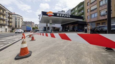 La estación de servicio de la rúa Poñente de Carballo continuaba ayer cerrada.