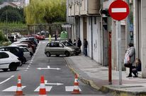 Algunos vecinos se quejan de que el acceso a los garajes se ha complicado con la nueva disposici�n.
