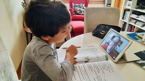 Alumno del Instituto Español de Lisboa en clase desde casa